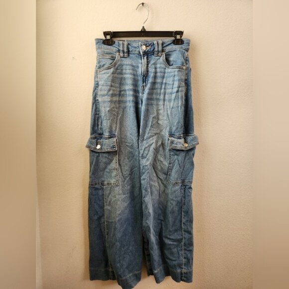 American Eagle Dreamy Drape Stretch Super High-Waisted Cargo Wide-Leg Jean Sz 4 - Picture 1 of 9